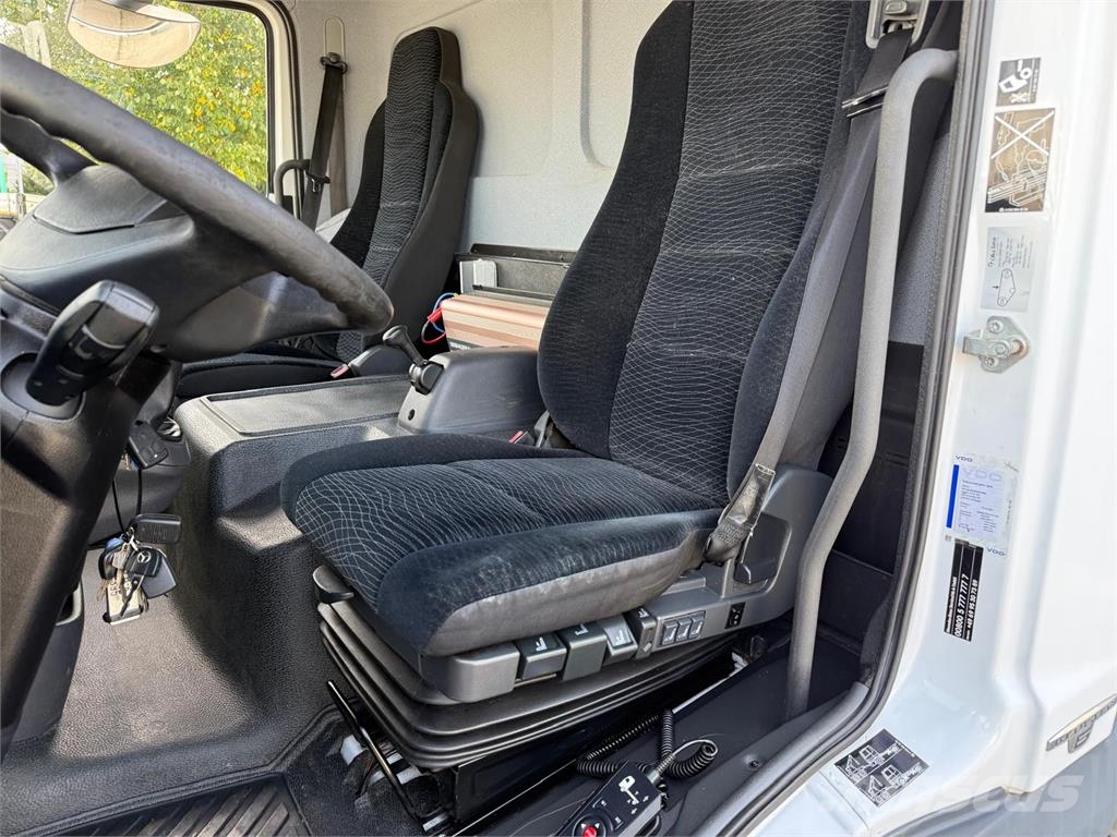 Mercedes-Benz Atego 818L Carrier Xarios600 seitli. Treppe TÜV Camion a temperatura controllata