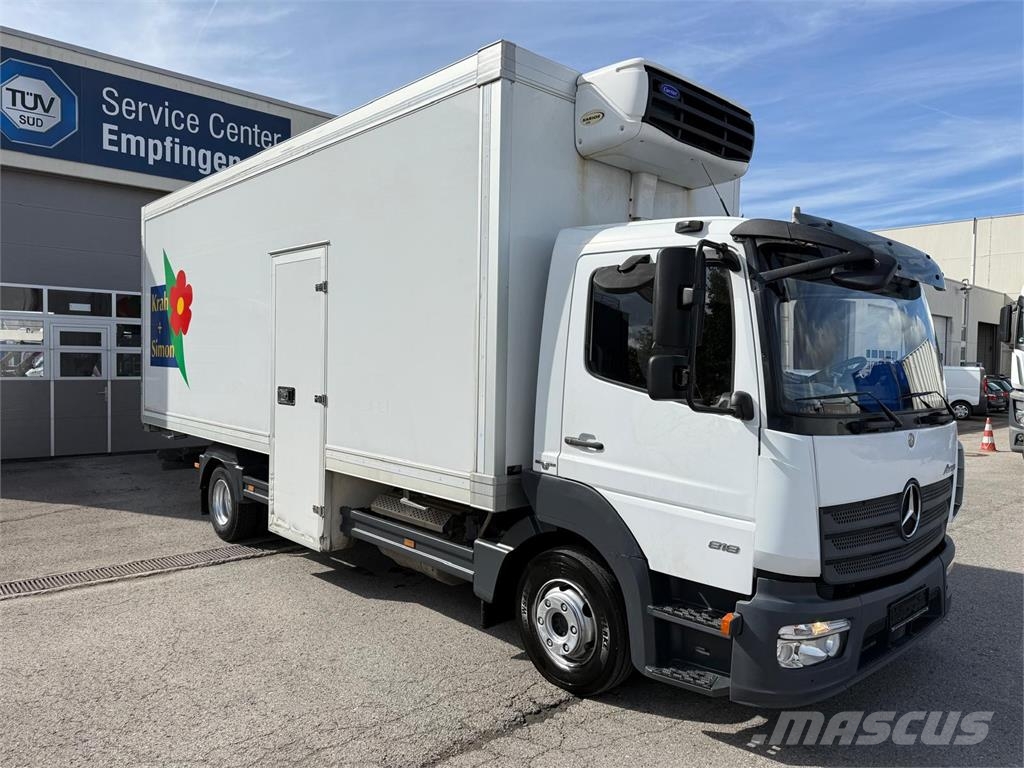 Mercedes-Benz Atego 818L Carrier Xarios600 seitli. Treppe TÜV Camion a temperatura controllata