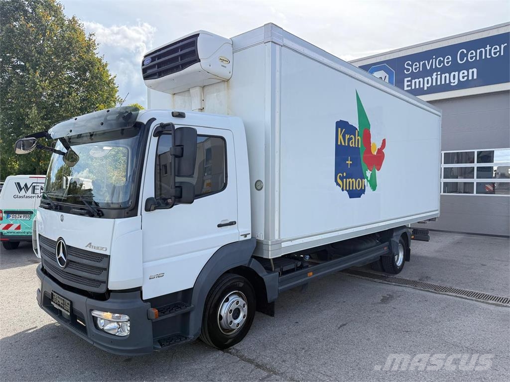 Mercedes-Benz Atego 818L Carrier Xarios600 seitli. Treppe TÜV Camion a temperatura controllata