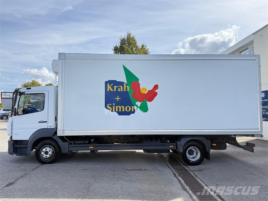 Mercedes-Benz Atego 818L Carrier Xarios600 seitli. Treppe TÜV Camion a temperatura controllata