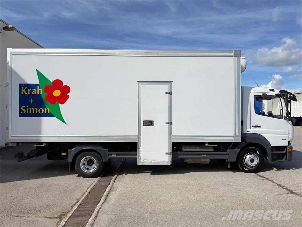 Mercedes-Benz Atego 818L Carrier Xarios600 seitli. Treppe TÜV Camion a temperatura controllata
