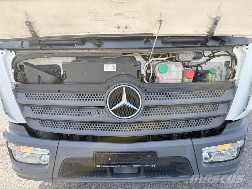 Mercedes-Benz Atego 818L Carrier Xarios600 seitli. Treppe TÜV Camion a temperatura controllata