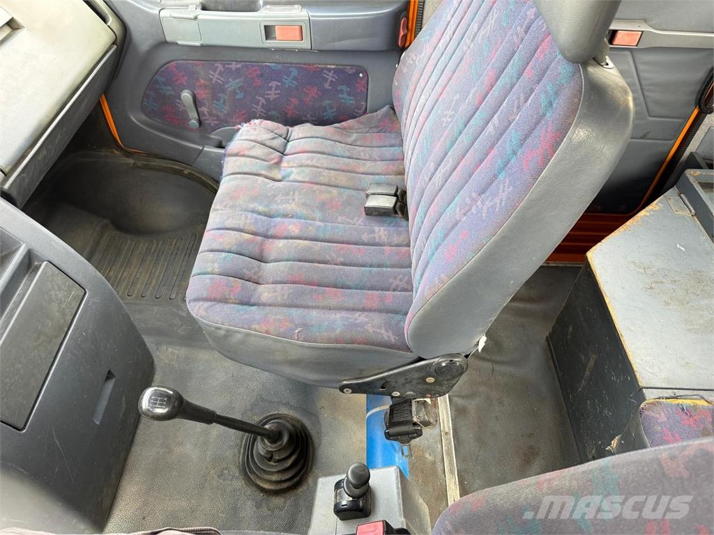 Mercedes-Benz Vario 615 D 3-S-Kipper DOKA 2xAHK 5Sitze Differen Kiper kamioni