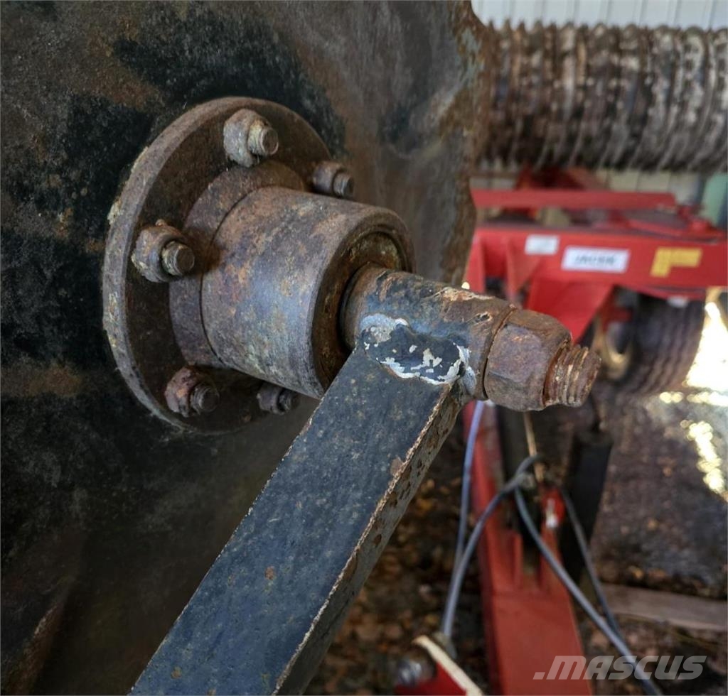 Akpil KM1803+1h 3-siipiset kääntöaurat 其他農業機械