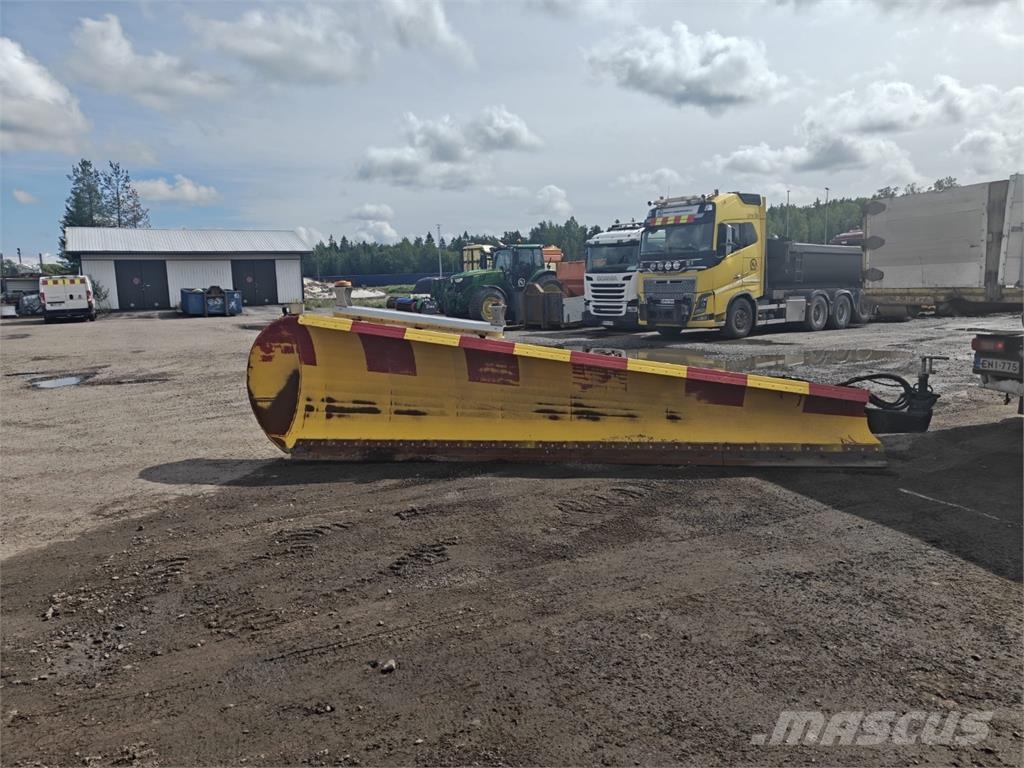 AM SHJ 216J Общински/универсални превозни средства