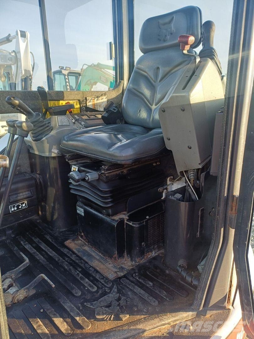 Bobcat 428EG Engcon pyörittäjällä Minigravere <7t