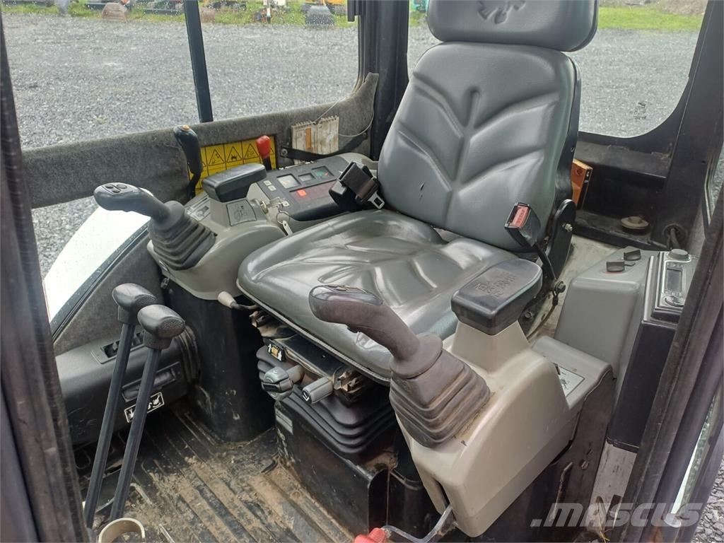 Bobcat 428EG Engcon pyörittäjällä Minigravere <7t