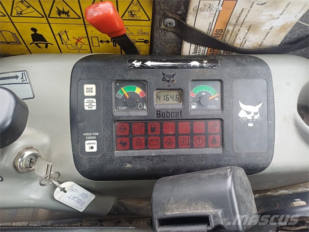 Bobcat 428EG Engcon pyörittäjällä Minigravere <7t