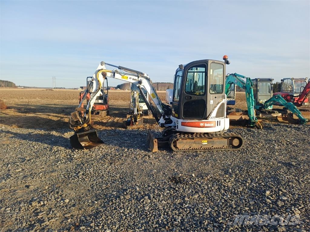 Bobcat 428EG Engcon pyörittäjällä Minigravere <7t