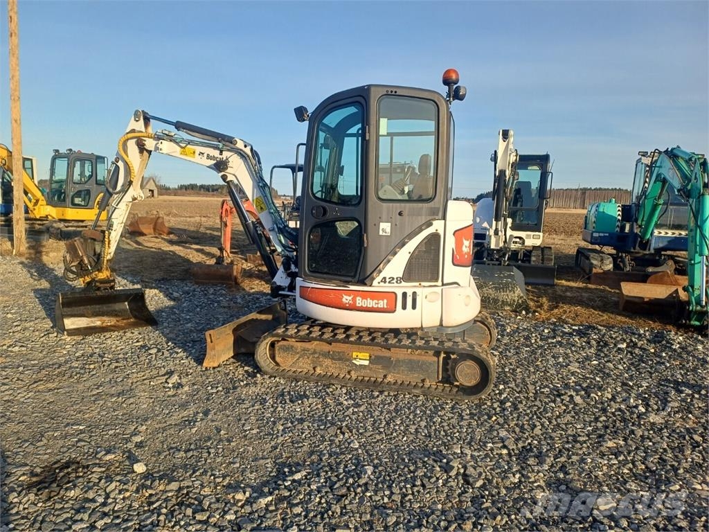 Bobcat 428EG Engcon pyörittäjällä Minigravere <7t