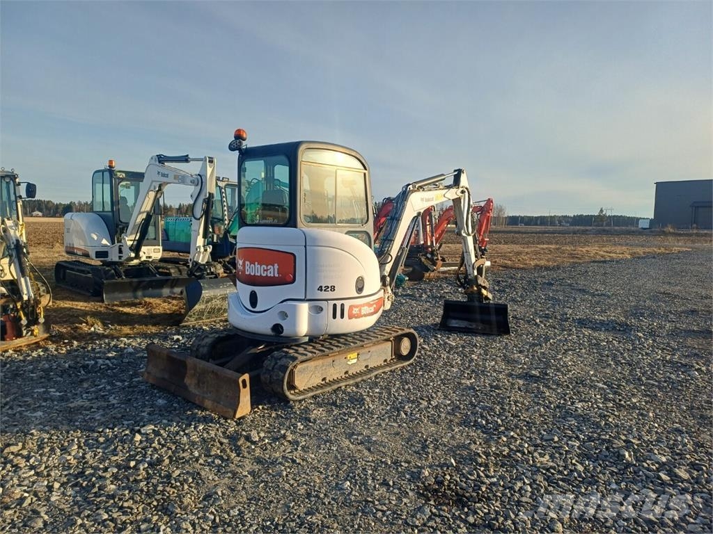 Bobcat 428EG Engcon pyörittäjällä Minigravere <7t