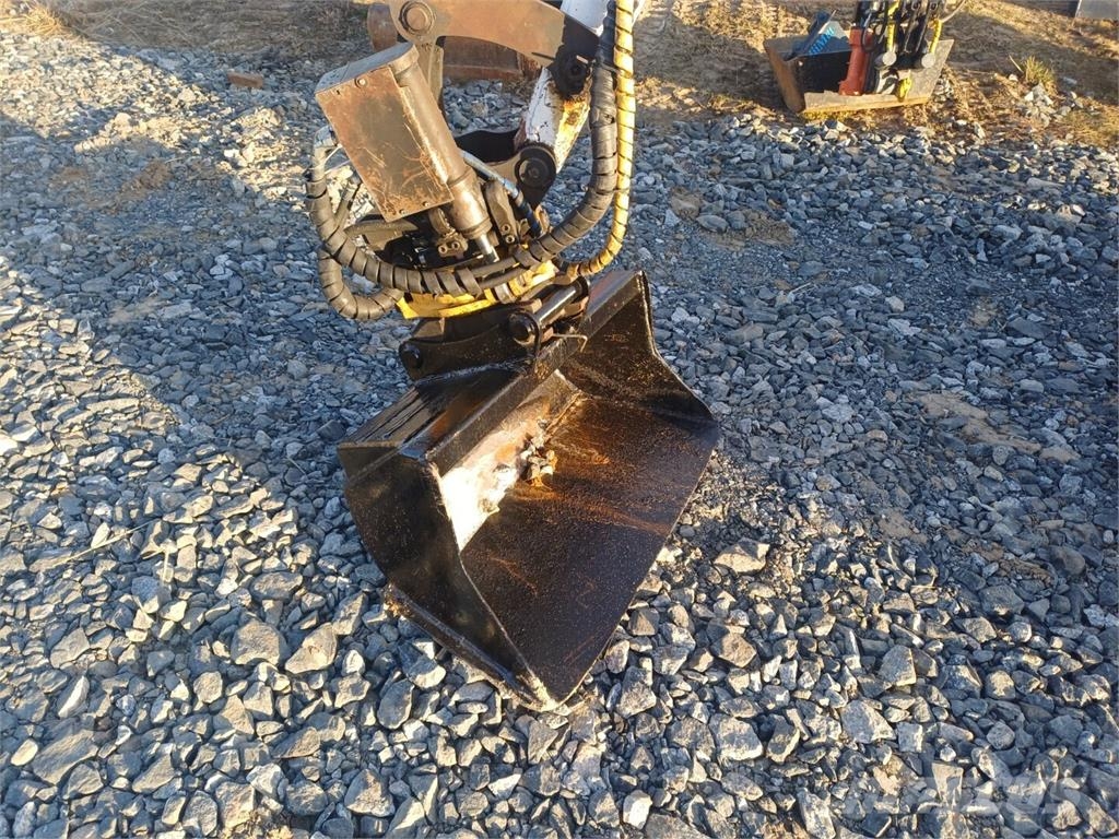 Bobcat 428EG Engcon pyörittäjällä Minigravere <7t