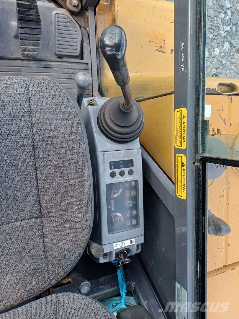 CASE CX50 kallistuvalla liittimellä Miniescavatori