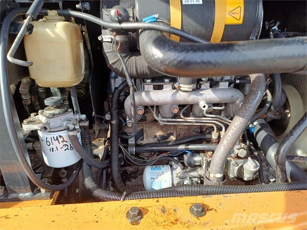 CASE CX50 kallistuvalla liittimellä Miniescavatori