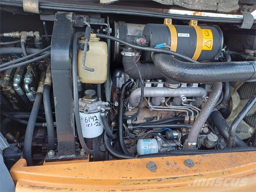 CASE CX50 kallistuvalla liittimellä Mini ekskavatori < 7 t