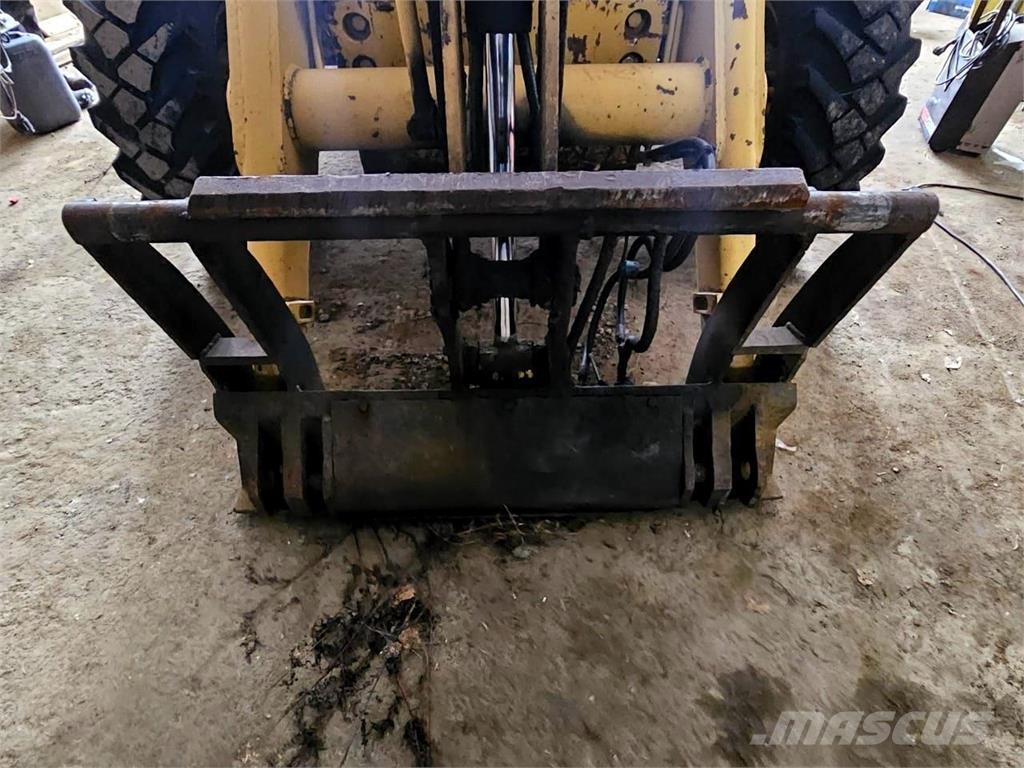 CAT 438B, trukkipiikit, 6 kauhaa Rovokopači