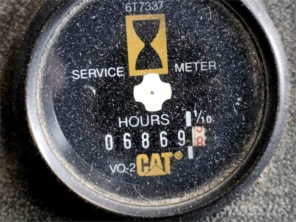 CAT 438B, trukkipiikit, 6 kauhaa Rovokopači