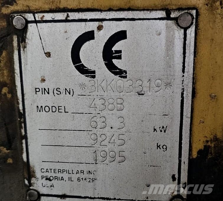 CAT 438B, trukkipiikit, 6 kauhaa Rovokopači
