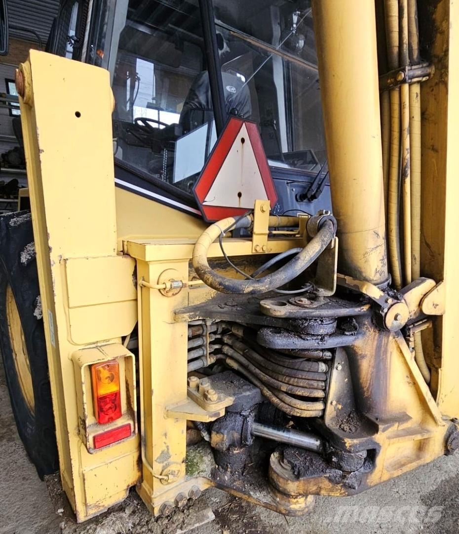CAT 438B, trukkipiikit, 6 kauhaa Rovokopači