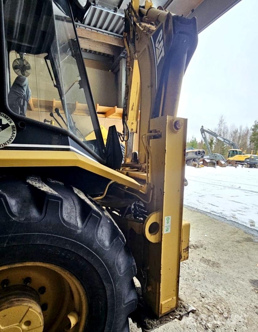 CAT 438B, trukkipiikit, 6 kauhaa Rovokopači