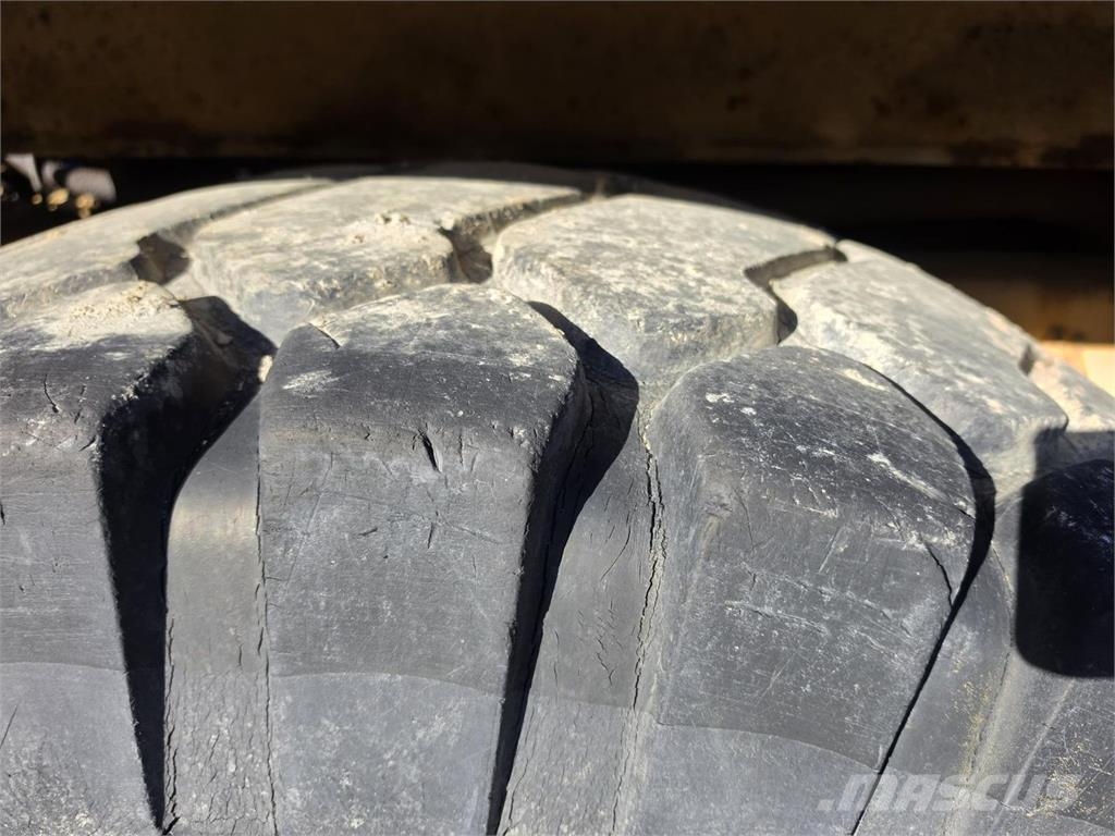 CAT 666B Dumpperi ساحبات مفصلية