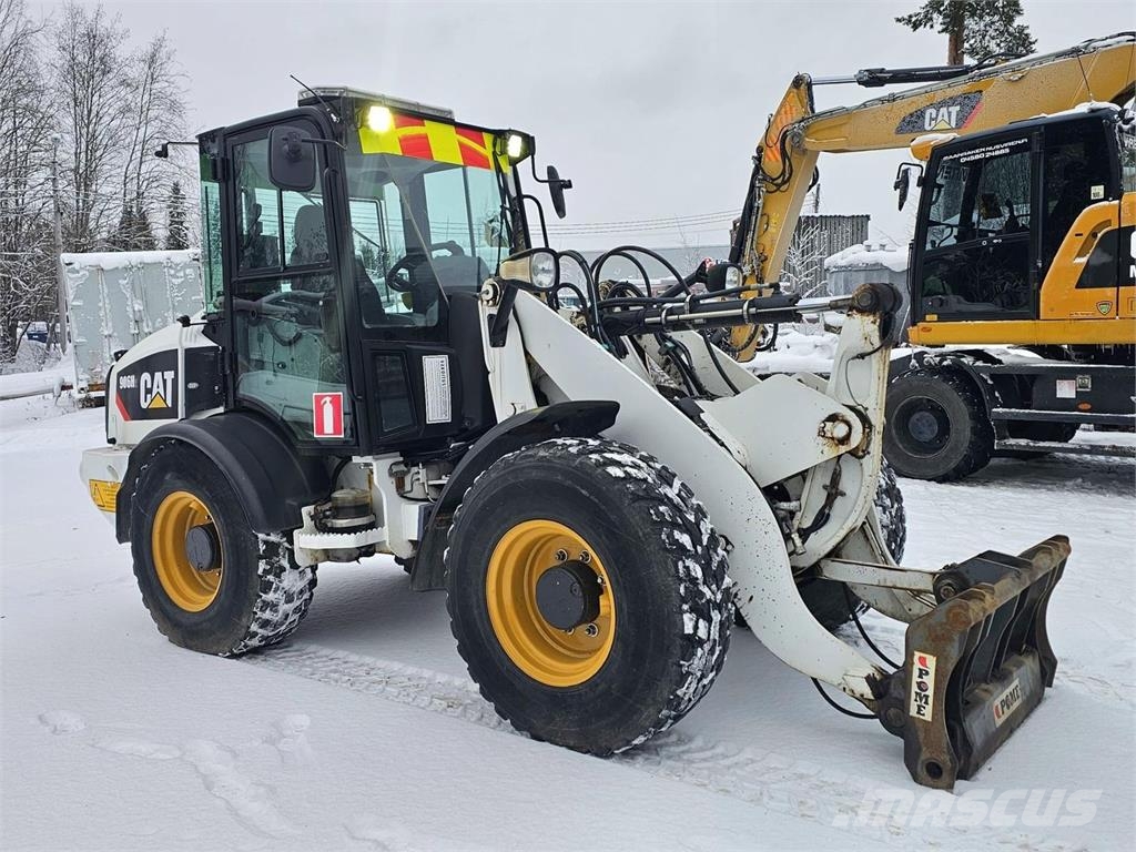 CAT 906H2 Фронтальні навантажувачі