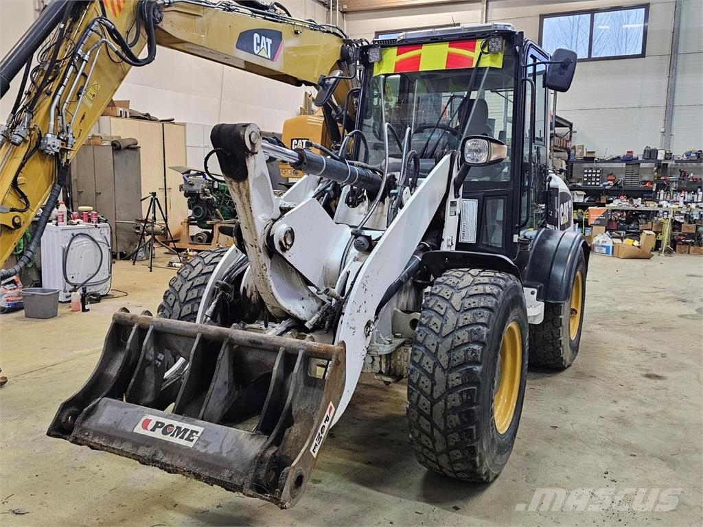 CAT 906H2 Фронтальні навантажувачі
