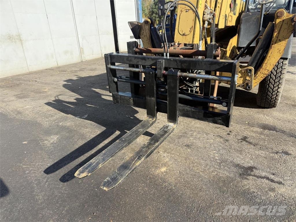 CAT TH580B Teleskopiskie manipulatori