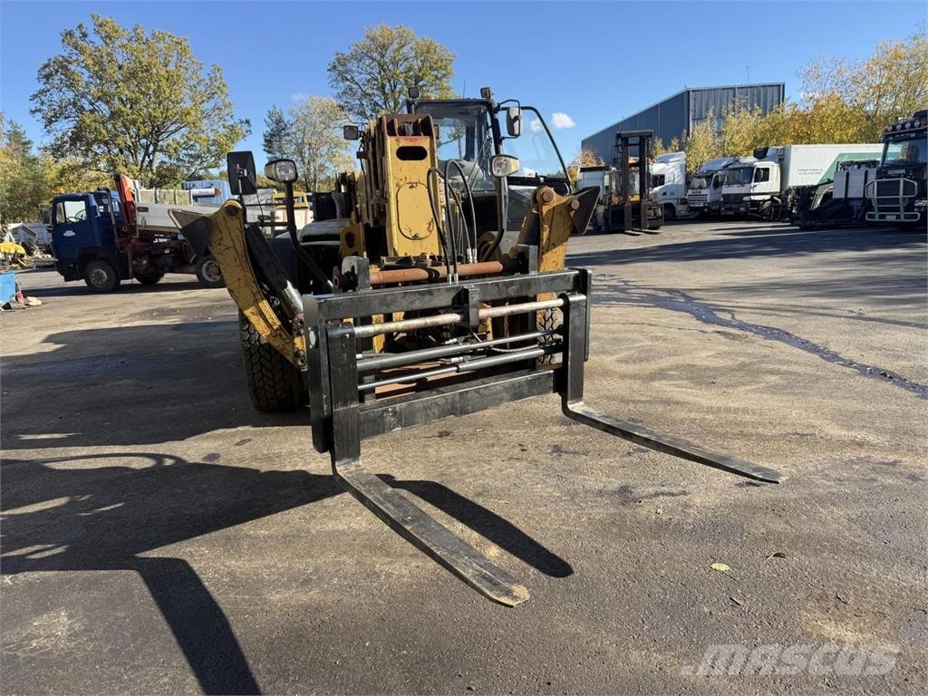 CAT TH580B Teleskopiskie manipulatori