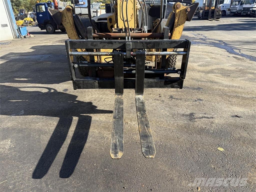 CAT TH580B Teleskopiskie manipulatori
