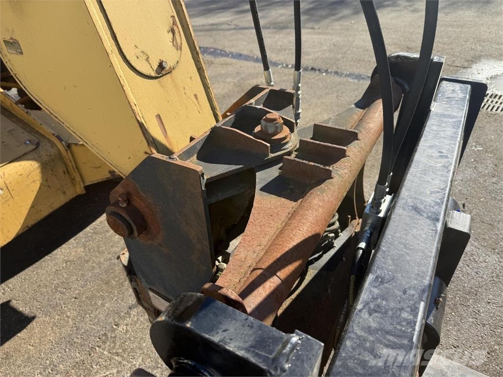 CAT TH580B Teleskopiskie manipulatori
