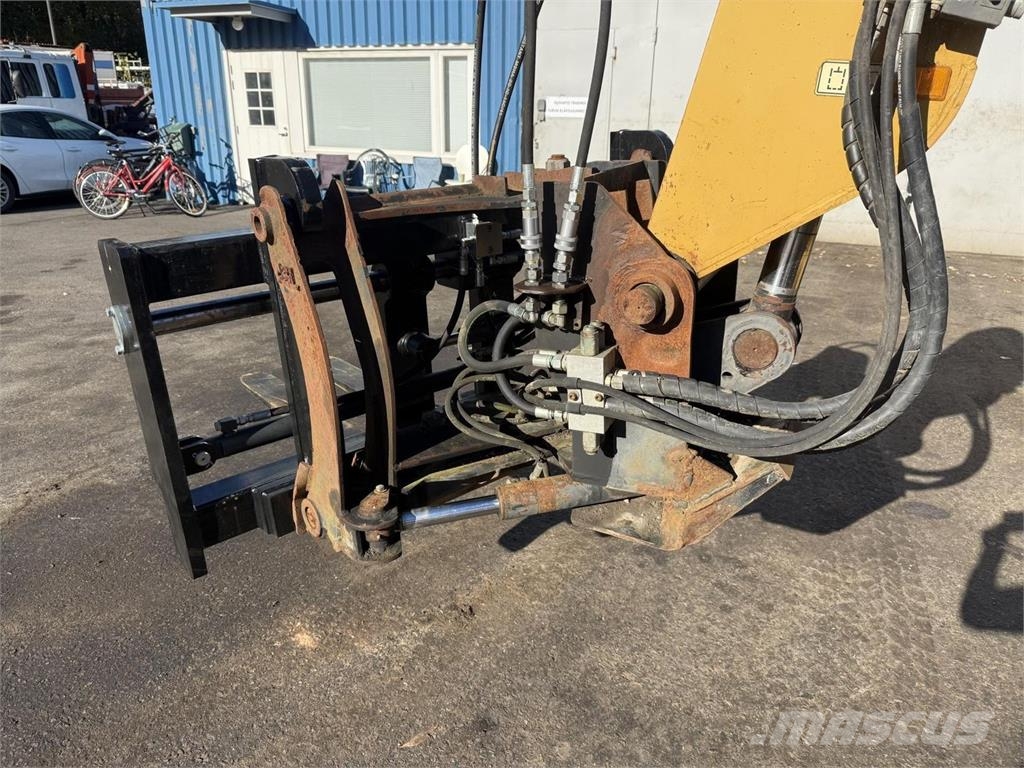 CAT TH580B Teleskopiskie manipulatori