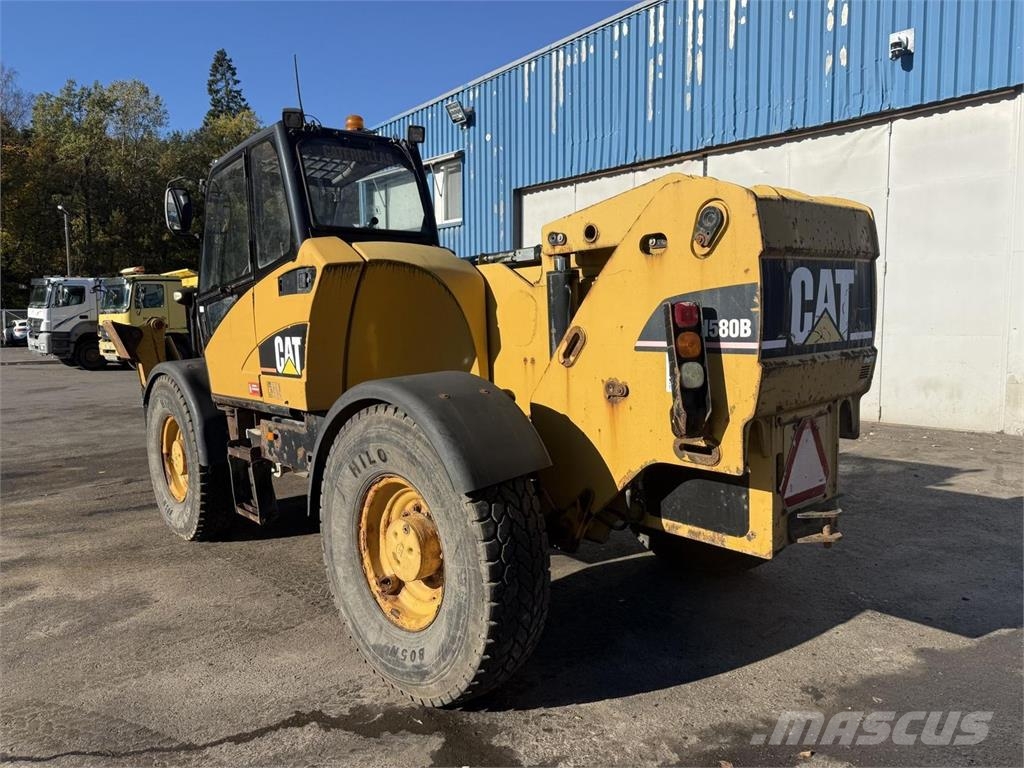 CAT TH580B Teleskopiskie manipulatori
