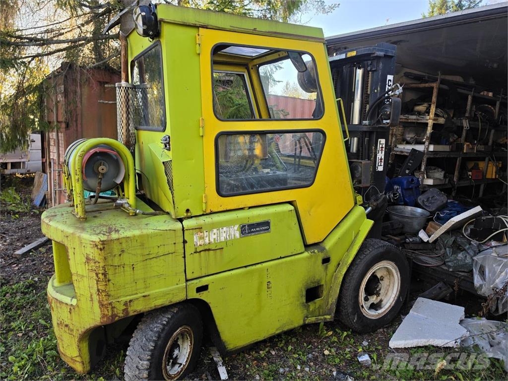 Clark C500 Y55LPG Kaasutrukki Carrelli elevatori GPL