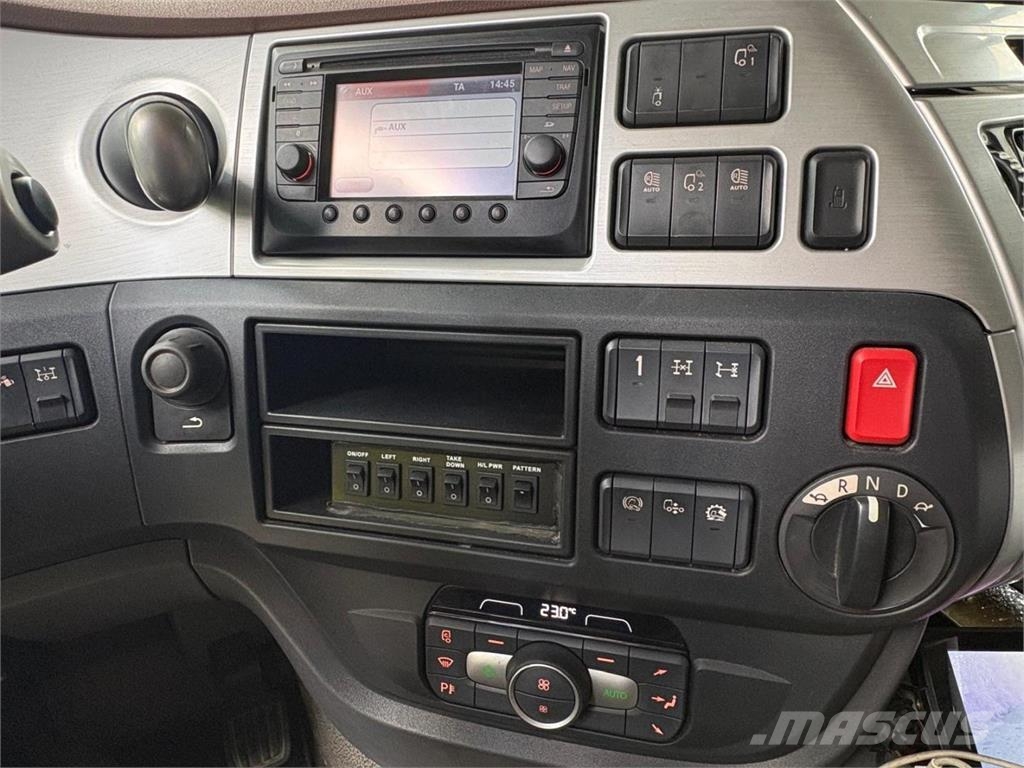 DAF Xf 530 fad 8x4 Camiones portavehículos