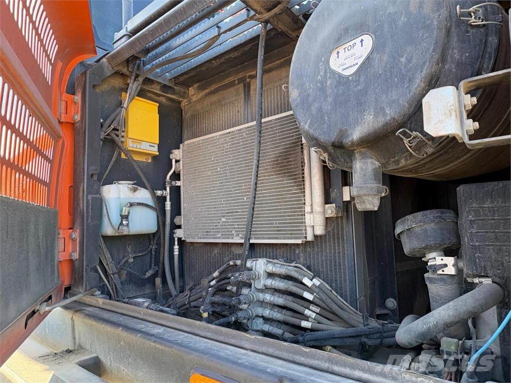 Doosan DX 340 LC-5 MYYTY/SOLD Kāpurķēžu ekskavatori