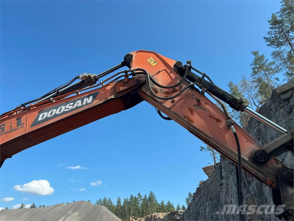 Doosan DX 420 LC-7 + 2 VASARAA Rupsgraafmachines
