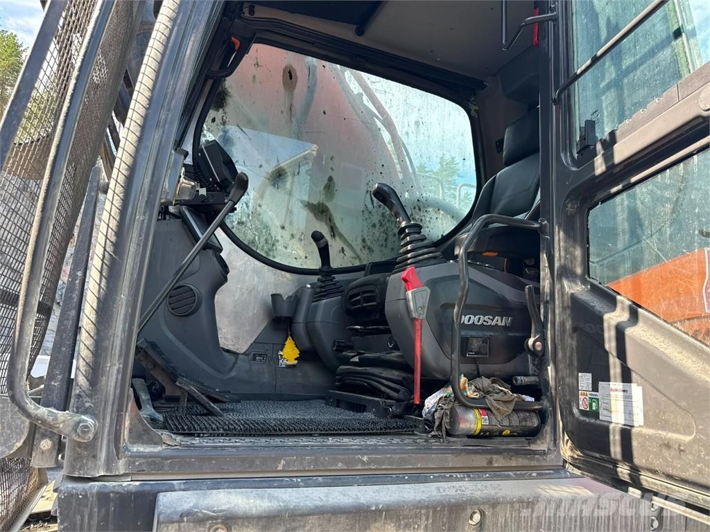 Doosan DX 420 LC-7 + 2 VASARAA Rupsgraafmachines