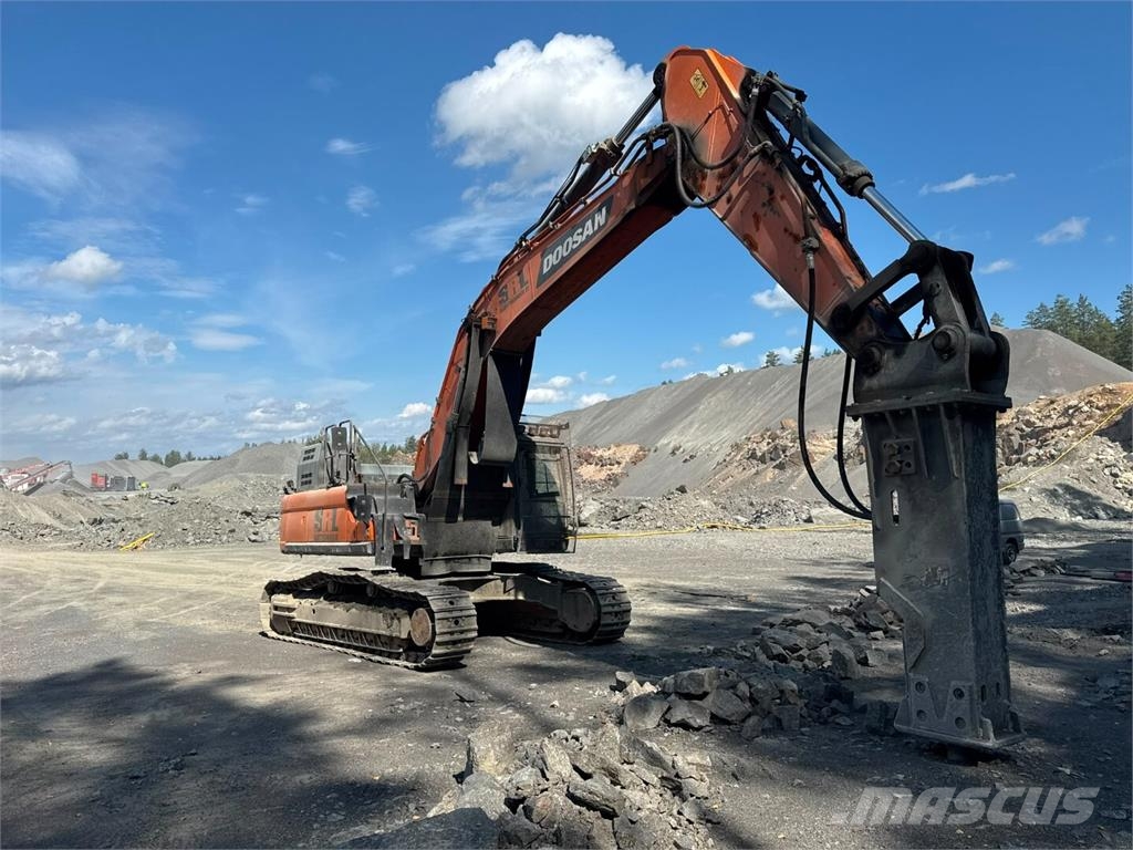 Doosan DX 420 LC-7 + 2 VASARAA Rupsgraafmachines
