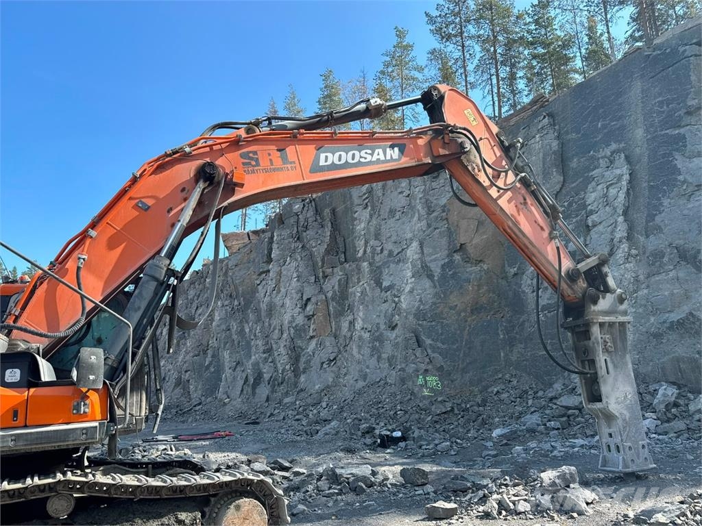 Doosan DX 420 LC-7 + 2 VASARAA Rupsgraafmachines