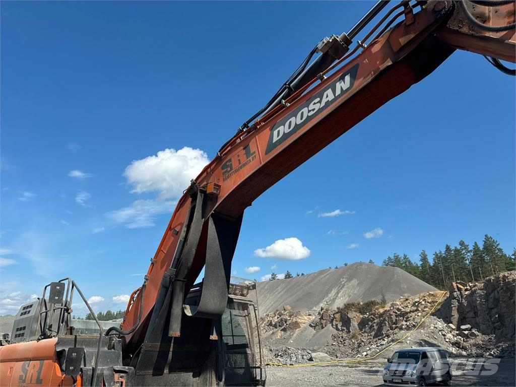 Doosan DX 420 LC-7 + 2 VASARAA Rupsgraafmachines