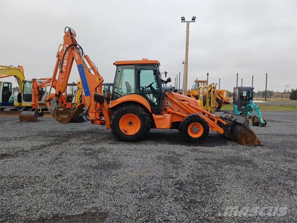 Fiat-Hitachi FB100 compact 4x4 traktorikaivuri Kotrórakodók
