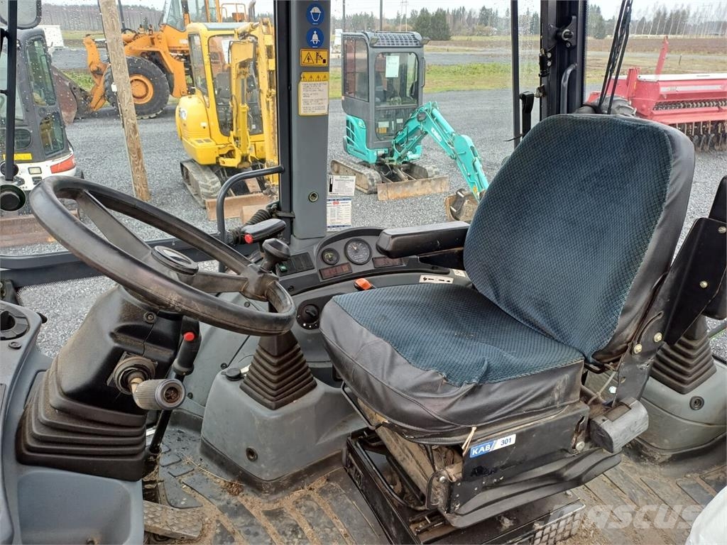 Fiat-Hitachi FB100 compact 4x4 traktorikaivuri Kotrórakodók