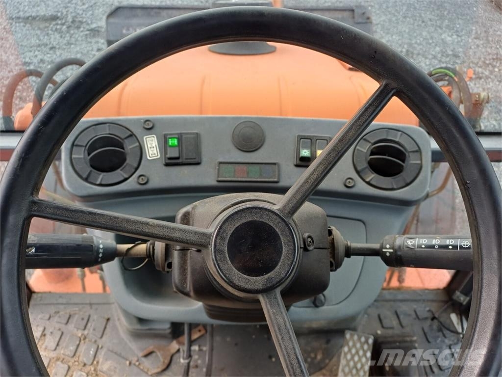 Fiat-Hitachi FB100 compact 4x4 traktorikaivuri Kotrórakodók
