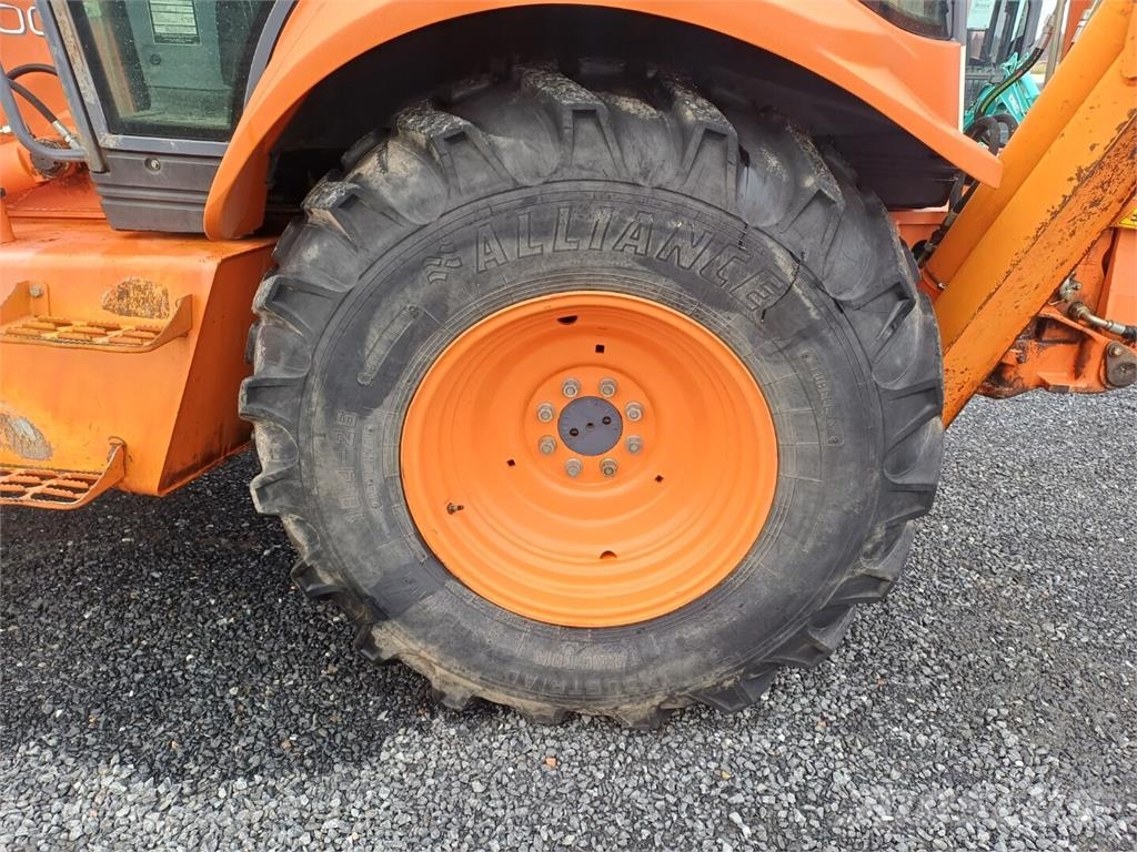 Fiat-Hitachi FB100 compact 4x4 traktorikaivuri Kotrórakodók