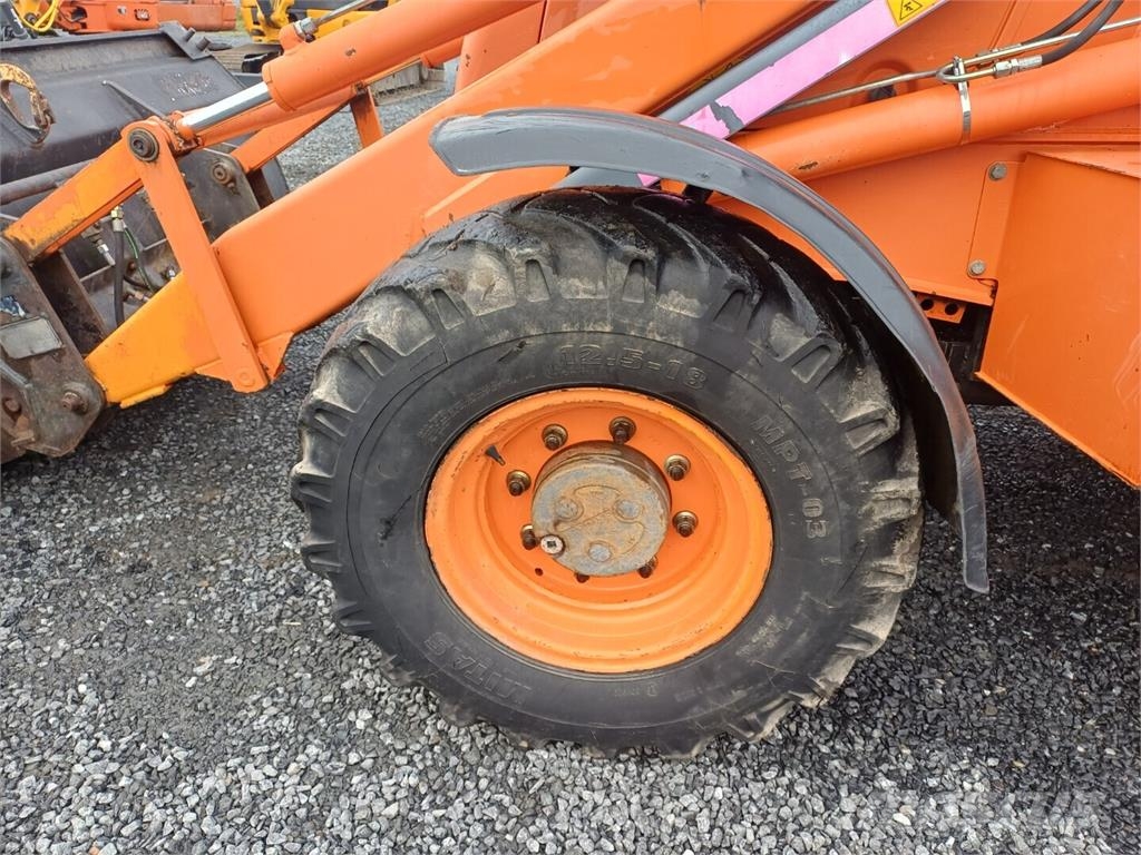 Fiat-Hitachi FB100 compact 4x4 traktorikaivuri Kotrórakodók