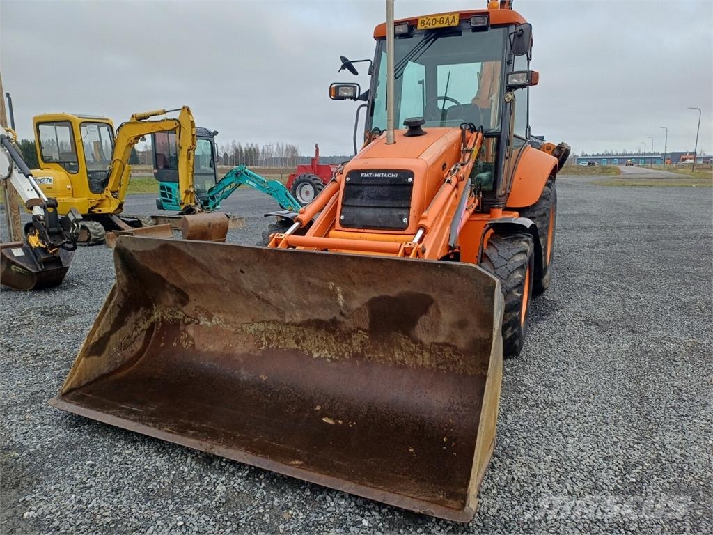 Fiat-Hitachi FB100 compact 4x4 traktorikaivuri Kotrórakodók