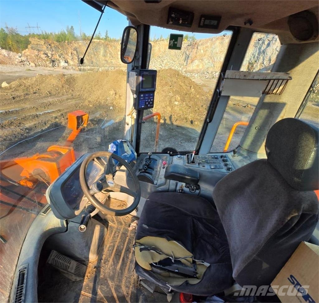 Fiat-Hitachi W270, rasvari, kauha Wielladers