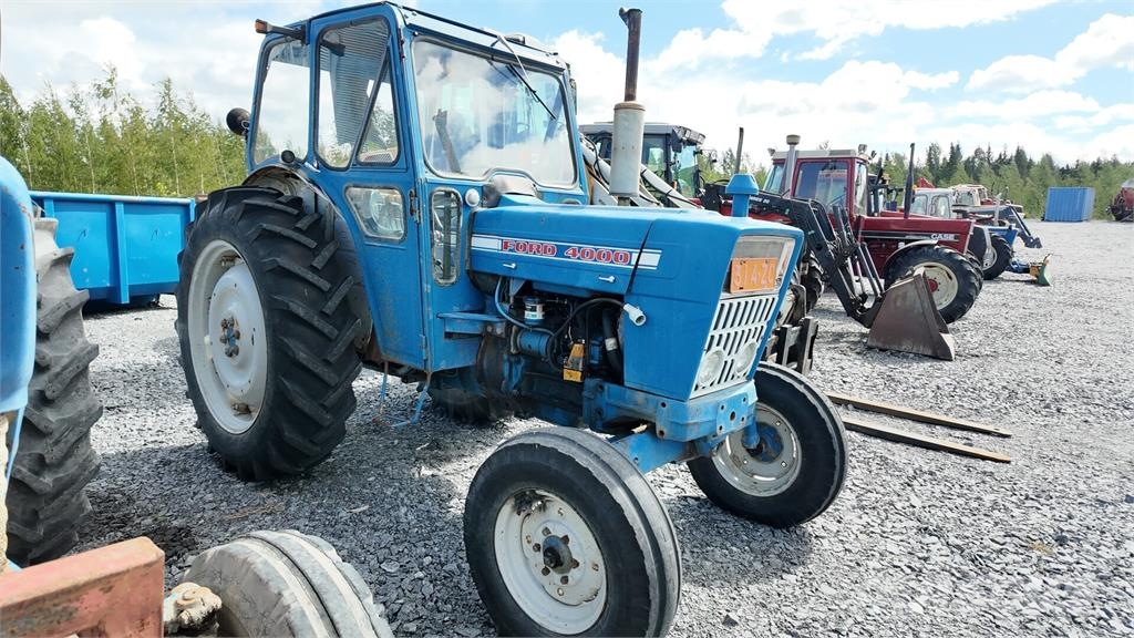 Ford 4000 SOPIVASTI HYVÄ KONE! الجرارات