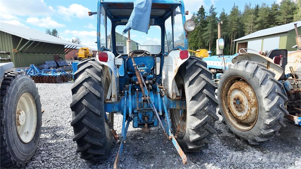 Ford 4000 SOPIVASTI HYVÄ KONE! الجرارات